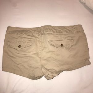 American eagle khaki shorts